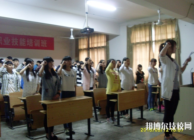 安源區(qū)職業(yè)中等專業(yè)學(xué)校2020年報名條件、招生要求、招生對象