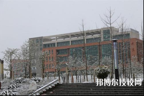 重慶榮昌職業(yè)教育中心2020年報(bào)名條件、招生要求、招生對(duì)象