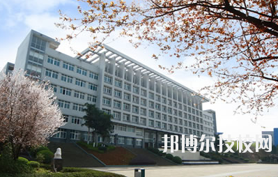 重慶三峽衛(wèi)生學校2020年報名條件、招生要求、招生對象