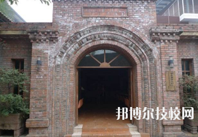 重慶航運旅游學(xué)校地址在哪里