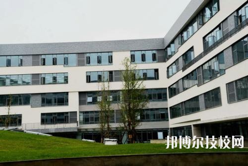 安龍職業(yè)技術(shù)學(xué)校2020年報(bào)名條件、招生要求、招生對(duì)象