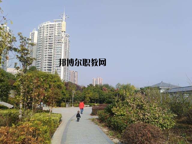 蓮花職業(yè)技術(shù)學(xué)校2020年報(bào)名條件、招生要求、招生對象