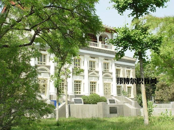 鶴峰職業(yè)技術學校怎么樣、好不好