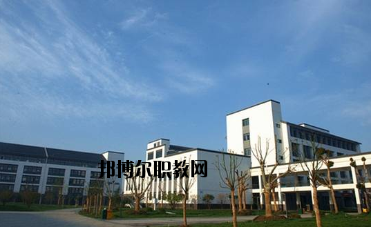 蘇州吳中技工學(xué)校2020年報名條件、招生要求、招生對象
