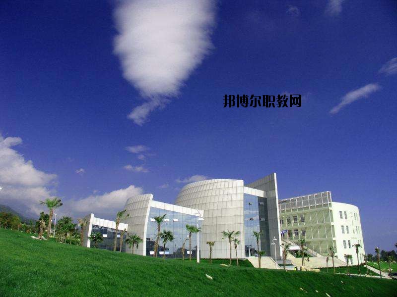 來鳳中等職業(yè)技術(shù)學(xué)校2020年報(bào)名條件、招生要求、招生對(duì)象