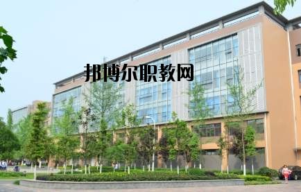 成都市恒輝技工學(xué)校2020年報(bào)名條件、招生要求、招生對(duì)象