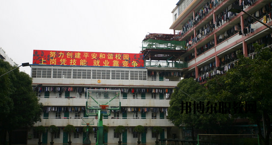廣西商貿(mào)高級(jí)技工學(xué)校2020年招生辦聯(lián)系電話(huà) 