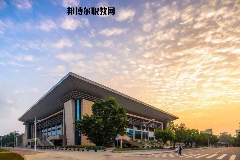 咸寧生物機電工程學(xué)校2020年報名條件、招生要求、招生對象