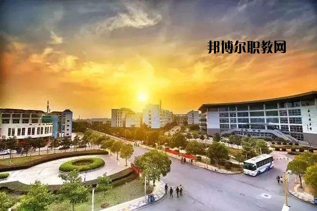 英山草盤職業(yè)中學怎么樣、好不好