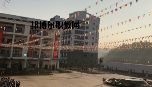 廣西二輕高級(jí)技工學(xué)校2020年招生辦聯(lián)系電話