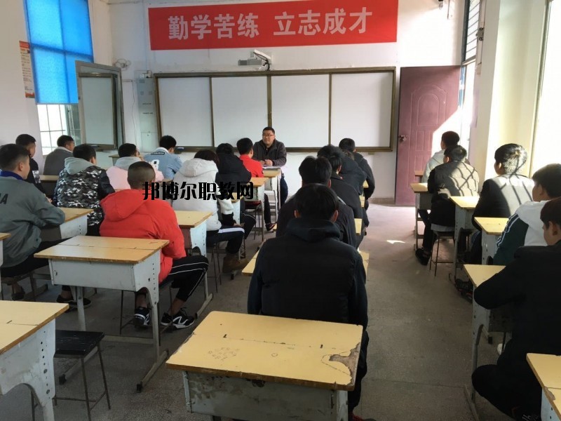 銅鼓縣職業(yè)中專學(xué)校2020年報(bào)名條件、招生要求、招生對象