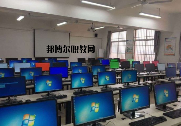 安義職業(yè)技術(shù)學(xué)校2020年報(bào)名條件、招生要求、招生對象