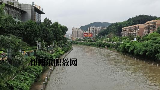 貴陽長征職業(yè)技術(shù)學(xué)校2020年報(bào)名條件、招生要求、招生對(duì)象