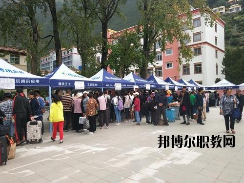 阿壩衛(wèi)生學校2020年報名條件、招生要求、招生對象