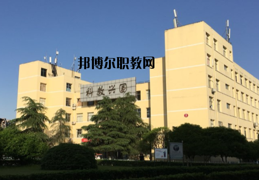 萍鄉(xiāng)工業(yè)中等專(zhuān)業(yè)學(xué)校2020年招生辦聯(lián)系電話(huà)