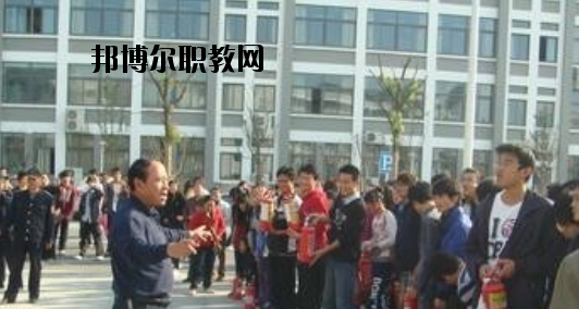 石家莊中美經(jīng)貿(mào)中等專(zhuān)業(yè)學(xué)校2020年招生辦聯(lián)系電話