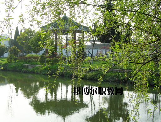 蕪湖商貿(mào)工業(yè)學校2020年報名條件、招生要求、招生對象