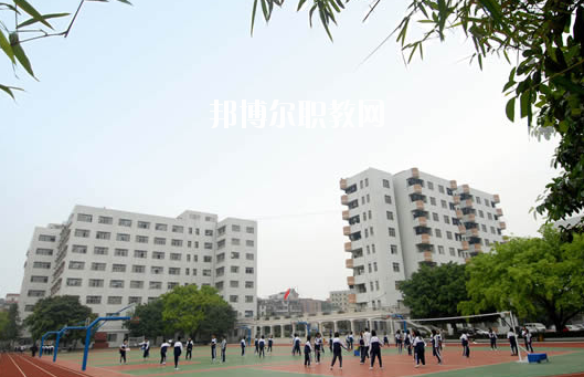 廣州醫(yī)藥職業(yè)學(xué)校2020年報名條件、招生要求、招生對象