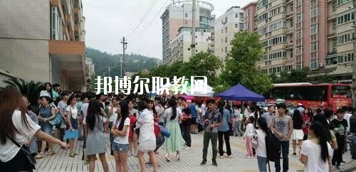 巴中市巴州區(qū)化成職業(yè)2020年報(bào)名條件、招生要求、招生對(duì)象