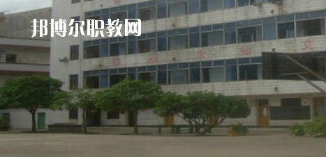 玉林市嶺南工業(yè)學(xué)校2020年報(bào)名條件、招生要求、招生對(duì)象