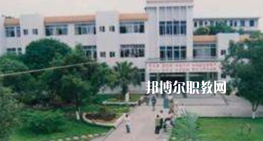 柳州市衛(wèi)生學(xué)校2020年報(bào)名條件、招生要求、招生對(duì)象 