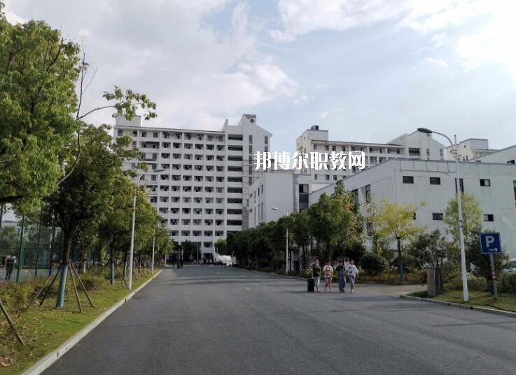 合肥經(jīng)貿(mào)旅游學(xué)校2020年報(bào)名條件、招生要求、招生對(duì)象