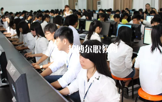 廉江興華職業(yè)技術(shù)學(xué)校2020年報(bào)名條件、招生要求、招生對(duì)象