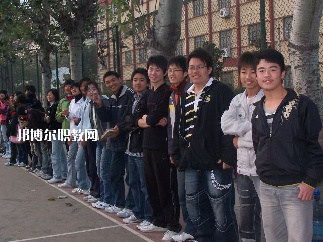 濮陽(yáng)市油田職業(yè)中等專業(yè)學(xué)校怎么樣、好不好
