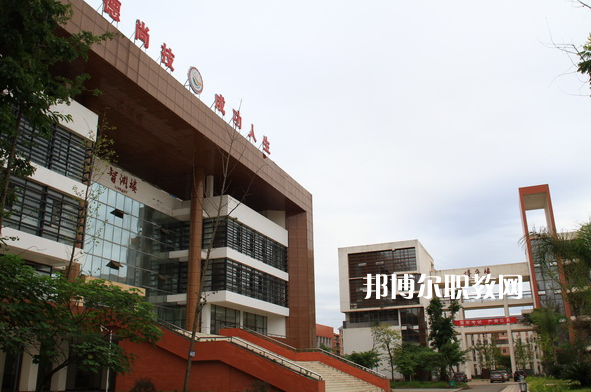 重慶開縣巨龍中等職業(yè)技術(shù)學(xué)校2021年報名條件、招生要求、招生對象