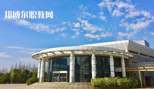 定遠(yuǎn)化工學(xué)校2021年報名條件、招生要求、招生對象