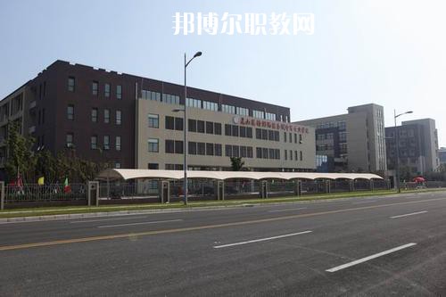 昆山花橋國際商務(wù)城中等專業(yè)學(xué)校2021年有哪些專業(yè)