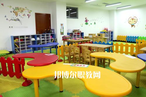 成都2021年幼師學(xué)校有什么專(zhuān)業(yè)適合男生