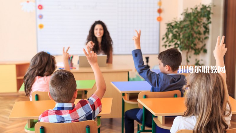 成都2021年男生讀幼師學(xué)校