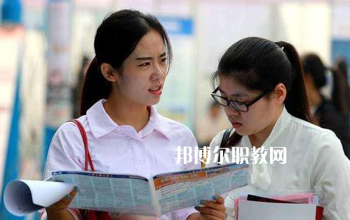 成都2021年幼師學(xué)校中專升大?？际裁? width=