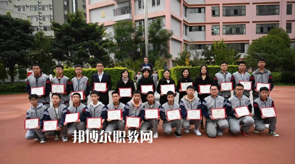 昆明盤(pán)龍職業(yè)高級(jí)中學(xué)怎么樣、好不好