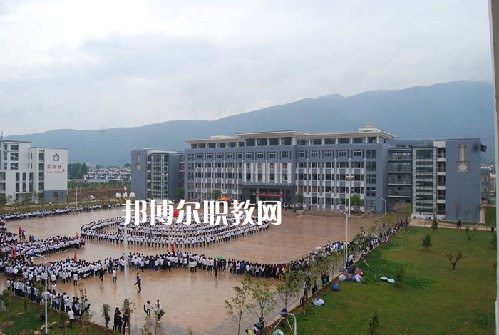 麗江民族中等專(zhuān)業(yè)學(xué)校2021年學(xué)費(fèi)、收費(fèi)多少