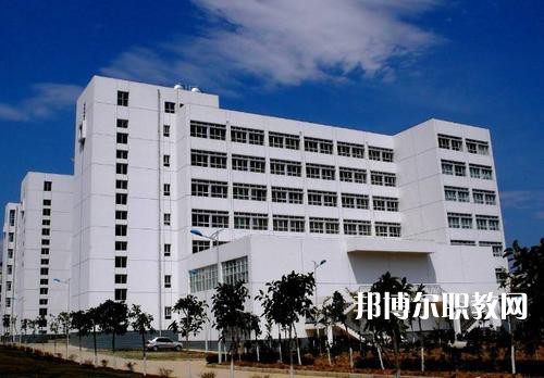 大理衛(wèi)生學(xué)校2021年報(bào)名條件、招生要求、招生對象
