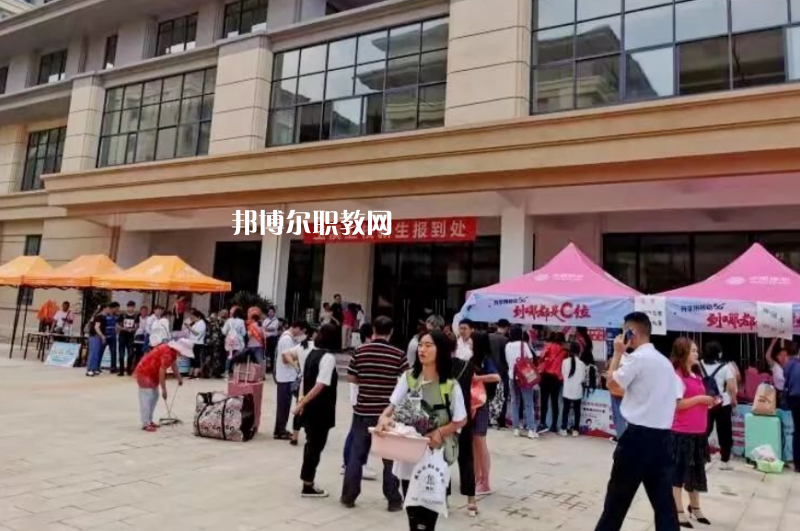 云南玉溪衛(wèi)生學校2021年報名條件、招生要求、招生對象