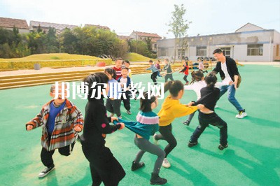 云南2021年中專幼師學(xué)?？梢钥即髮? width=
