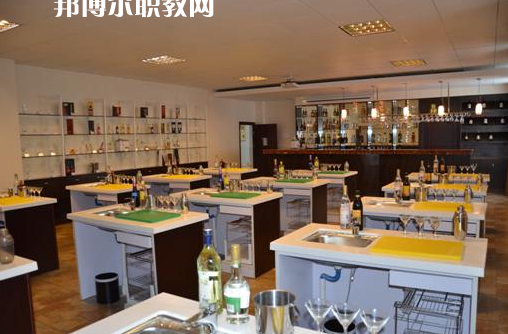 貴州旅游學(xué)校2022年學(xué)費、收費多少