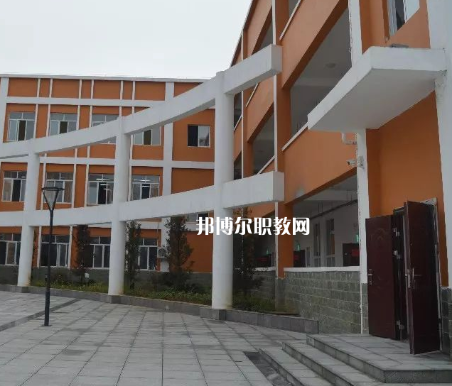 黔南州技工學(xué)校2022年報(bào)名條件、招生要求、招生對(duì)象