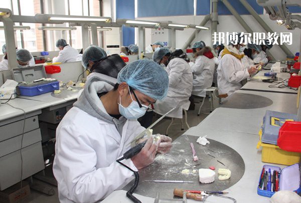 重慶第三衛(wèi)生學(xué)校2022年有哪些專(zhuān)業(yè) 