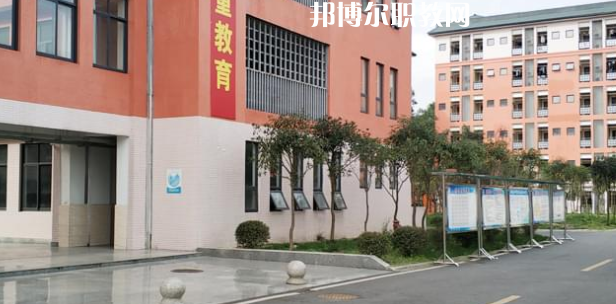 成都廣信數(shù)字技術職業(yè)學校2022年學費、收費多少