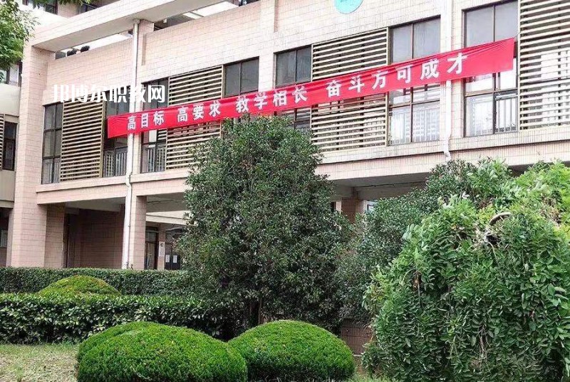 江蘇如皋中等專(zhuān)業(yè)學(xué)校2022招生辦聯(lián)系電話(huà)
