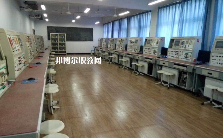 秦皇島現(xiàn)代經(jīng)濟(jì)中等專業(yè)學(xué)校2022年報(bào)名條件、招生要求、招生對(duì)象