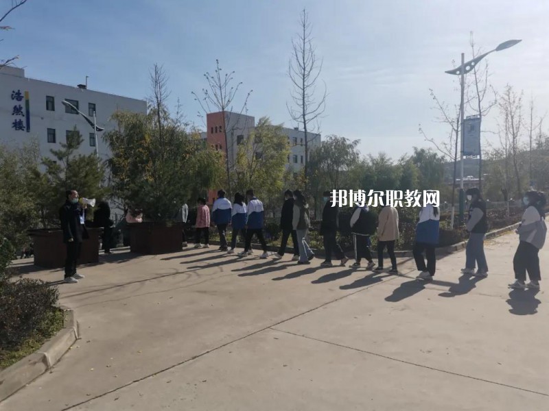 華亭職業(yè)教育中心2022年學(xué)費(fèi)、收費(fèi)多少