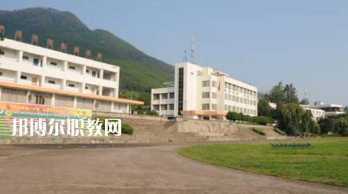 涼山州高級(jí)職業(yè)技術(shù)學(xué)校簡介