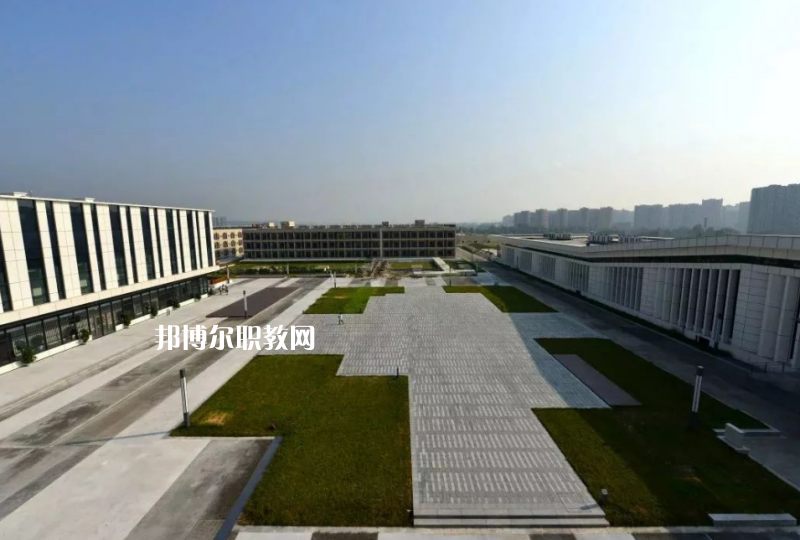 云南建筑工程學(xué)校2022年報名條件、招生要求、招生對象