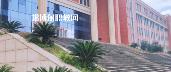 樂山市醫(yī)藥科技高級技工學(xué)校成都校區(qū)2022年報名條件、招生要求、招生對象