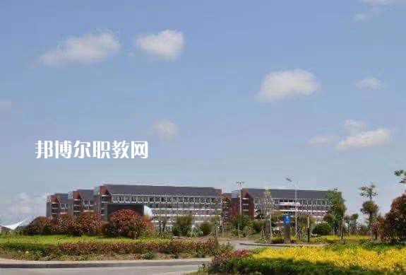 龍陵縣職業(yè)高級中學(xué)2022年報名條件、招生要求、招生對象